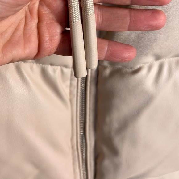 Zara‎ Puffer Jacket XS Beige Faux Leather Quilted Hooded BLOGGER FAV Cropped NEW - Picture 10 of 12